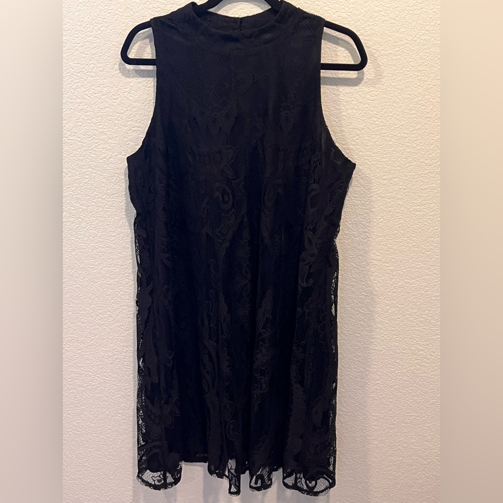 NWOT- XHILARATION BLACK FLORAL EMBOSSED MINI DRESS XXL
